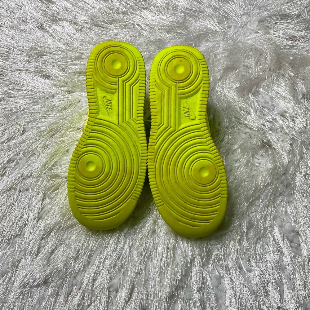 Nike Air Force 1 '07 LV8 Overbranding Utility GS Yellow Size 1.5 Youth Sneakers - Picture 8 of 10